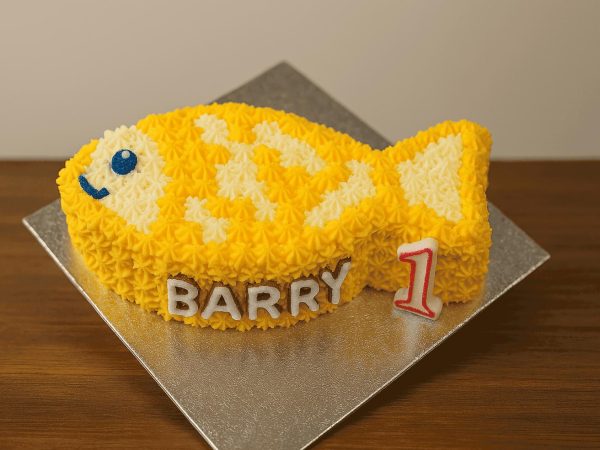 Fish-shaped yellow cat birthday cake